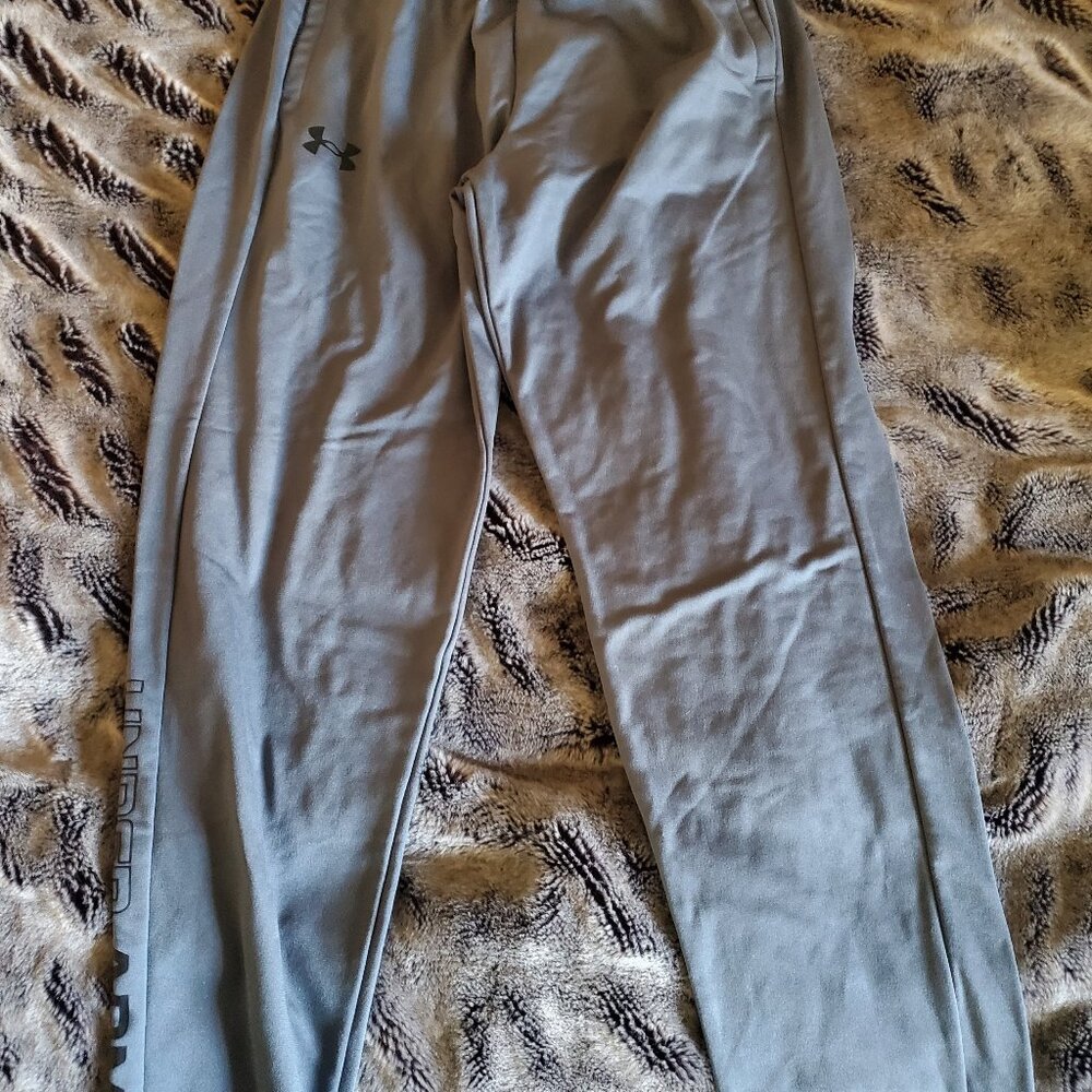 Boys under armour warm up pants- size L
